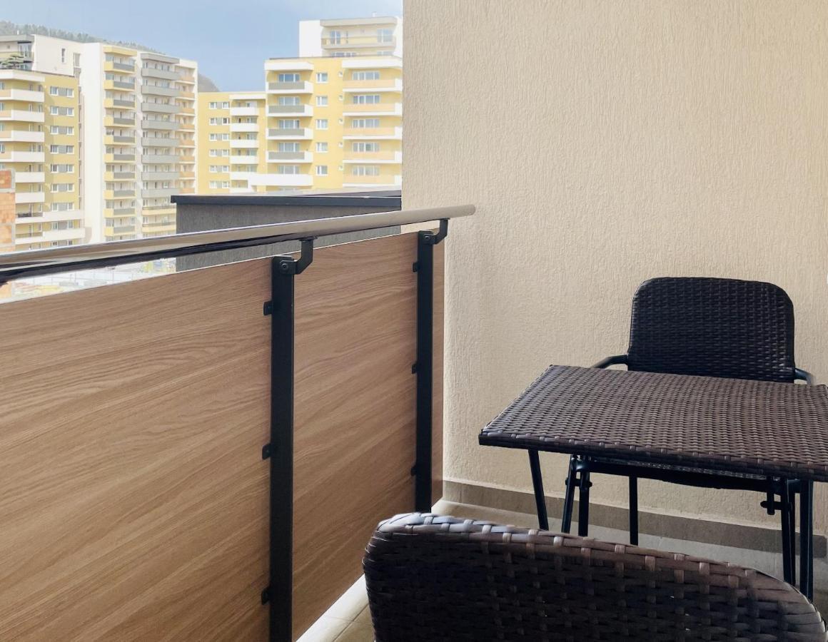 Апартаменты Mountain Crib In Urban Plaza W. Parking & Netflix Брашов Экстерьер фото