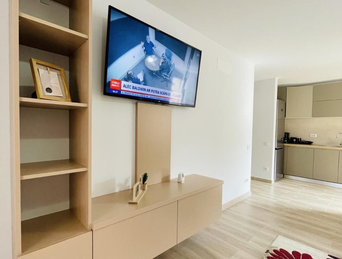 Апартаменты Mountain Crib In Urban Plaza W. Parking & Netflix Брашов Экстерьер фото